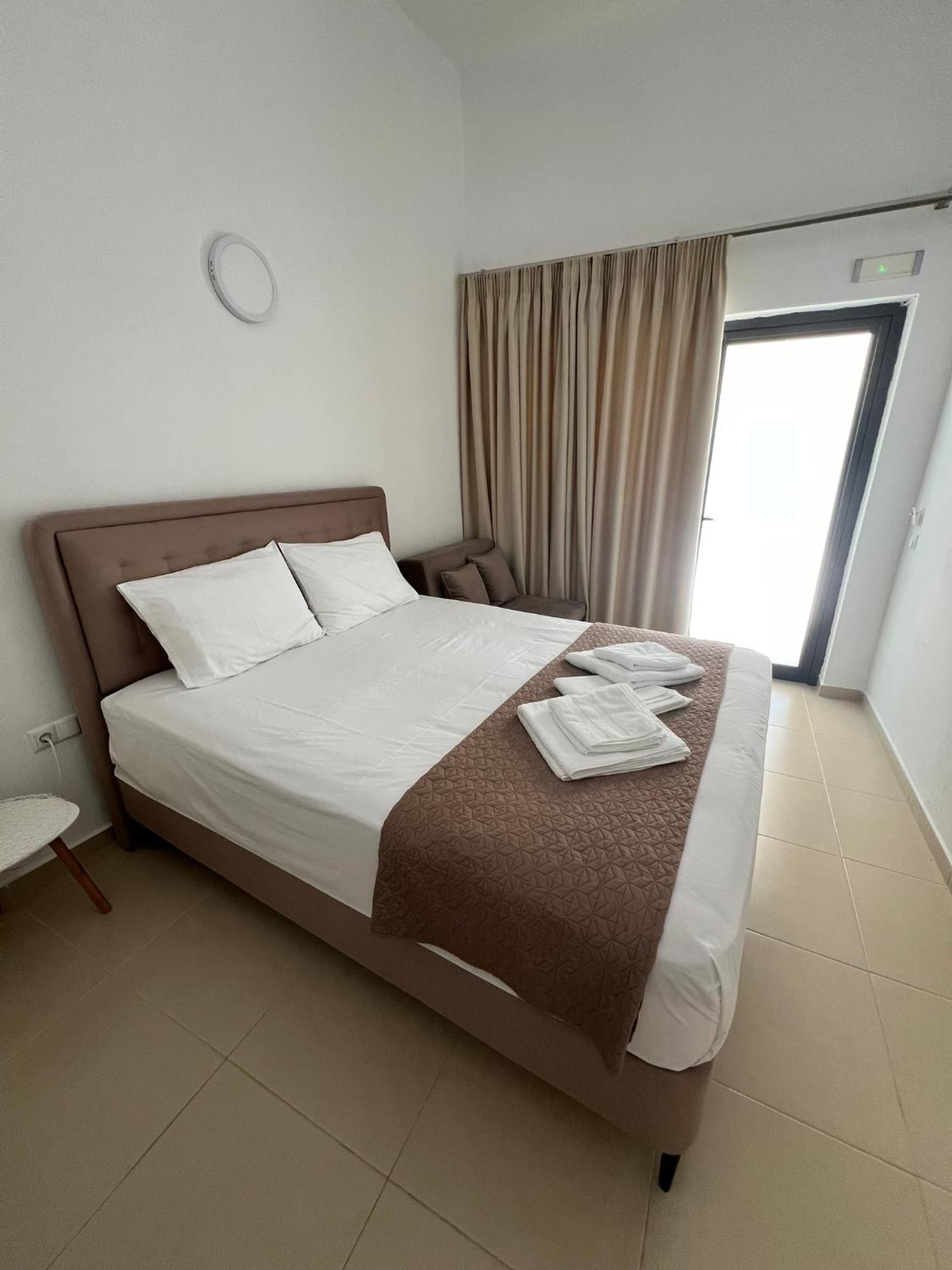 Sun'S Suites 아스프로발타 외부 사진
