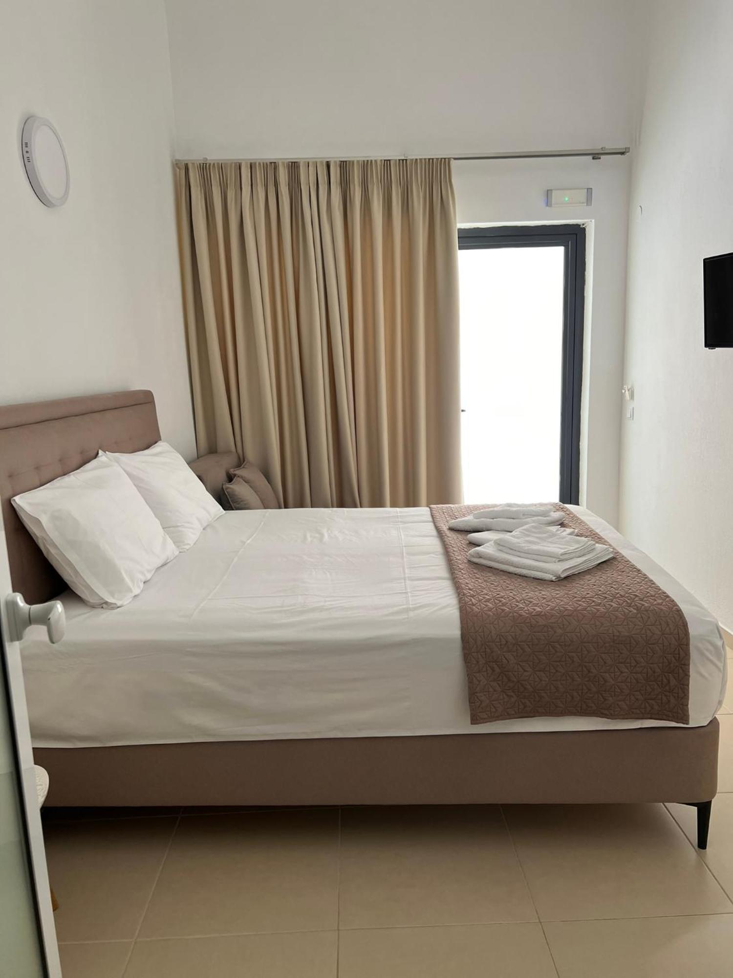 Sun'S Suites 아스프로발타 외부 사진